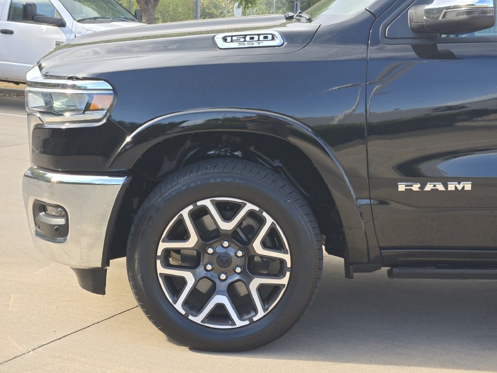 Used 2025 RAM 1500 Laramie AWD/4WD image 9