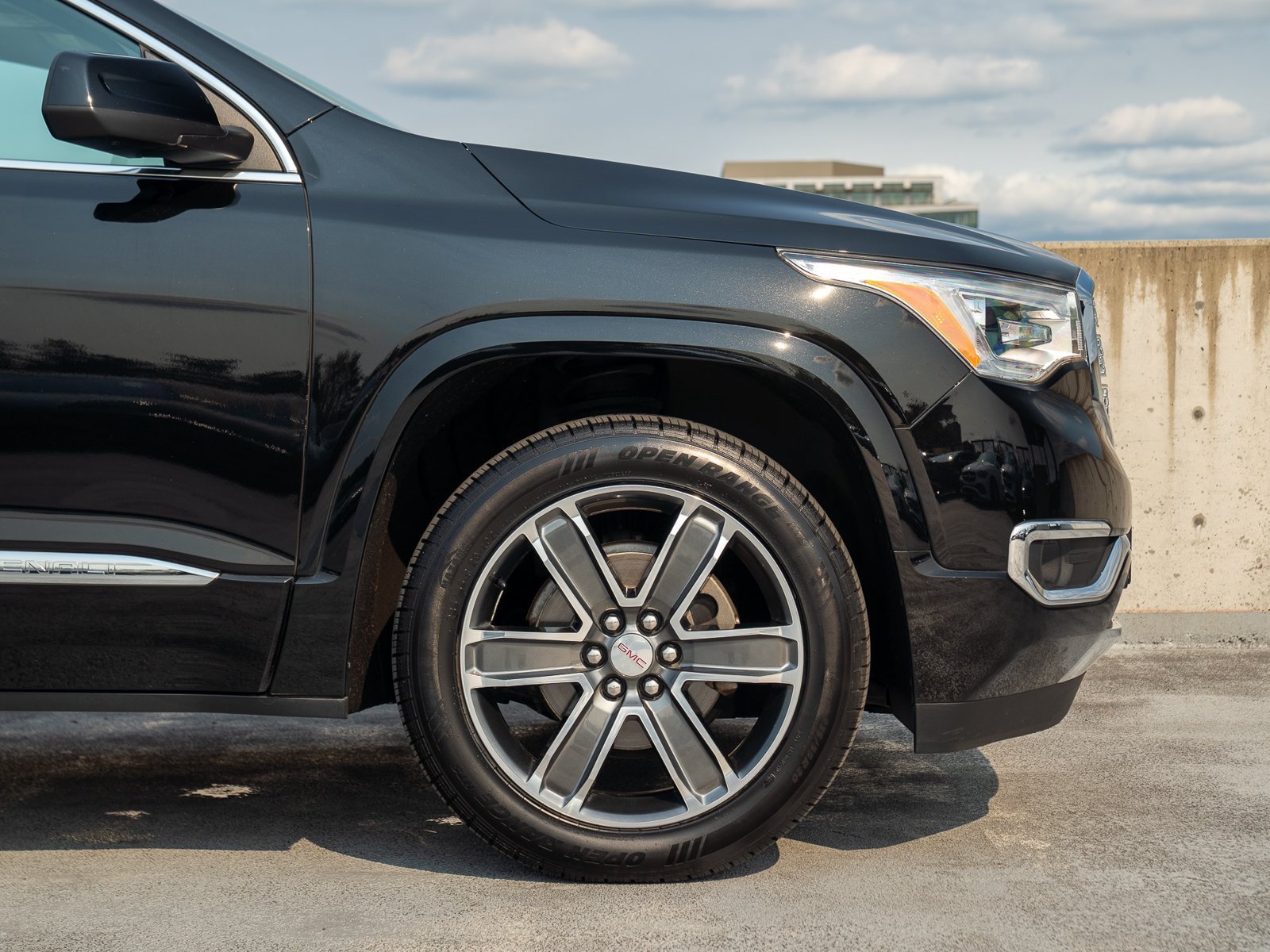 Used 2018 GMC Acadia Denali w/ Technology Package AWD/4WD image 8