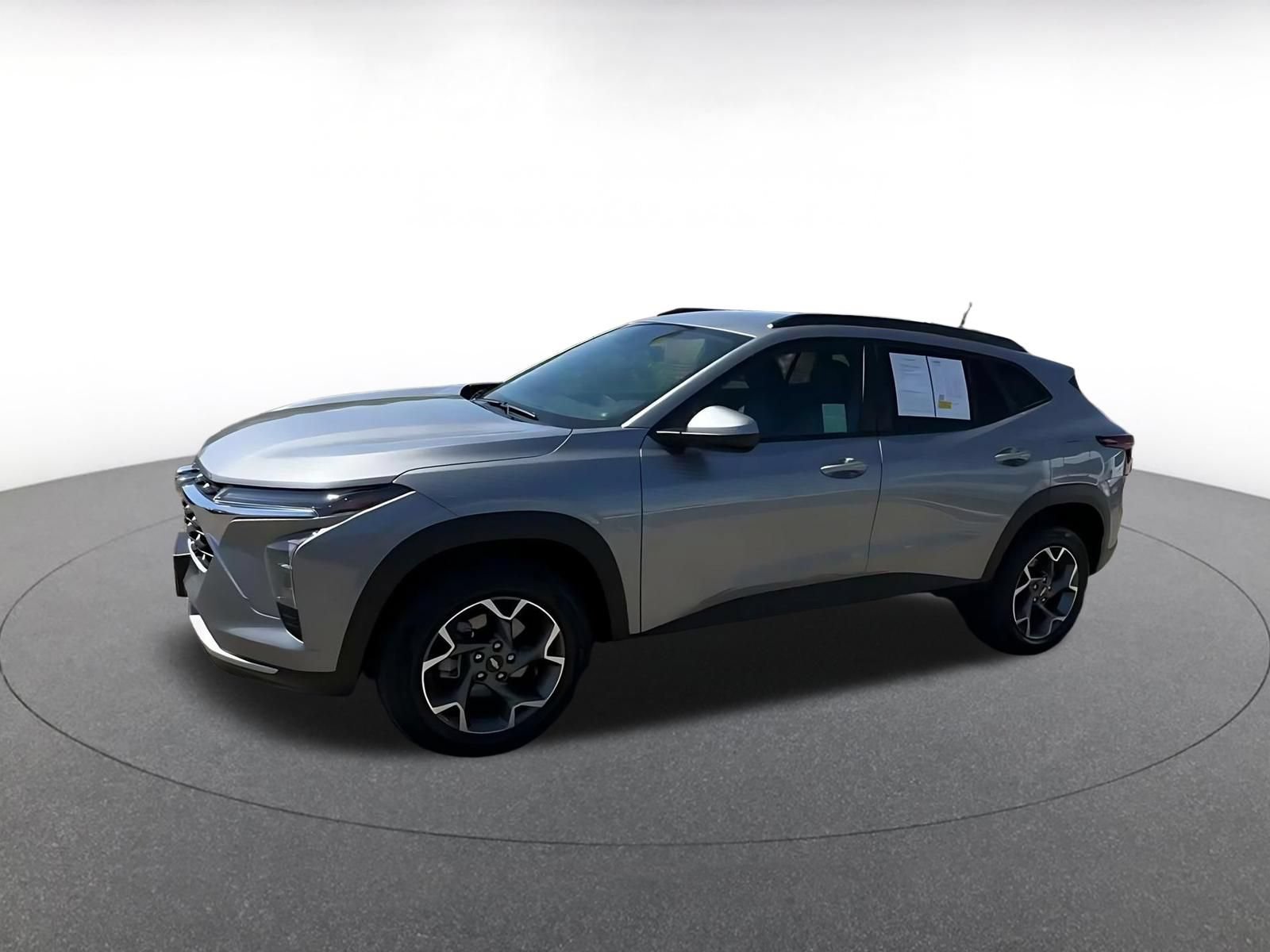 Used 2025 Chevrolet Trax LT w/ LT Convenience Package FWD image 7