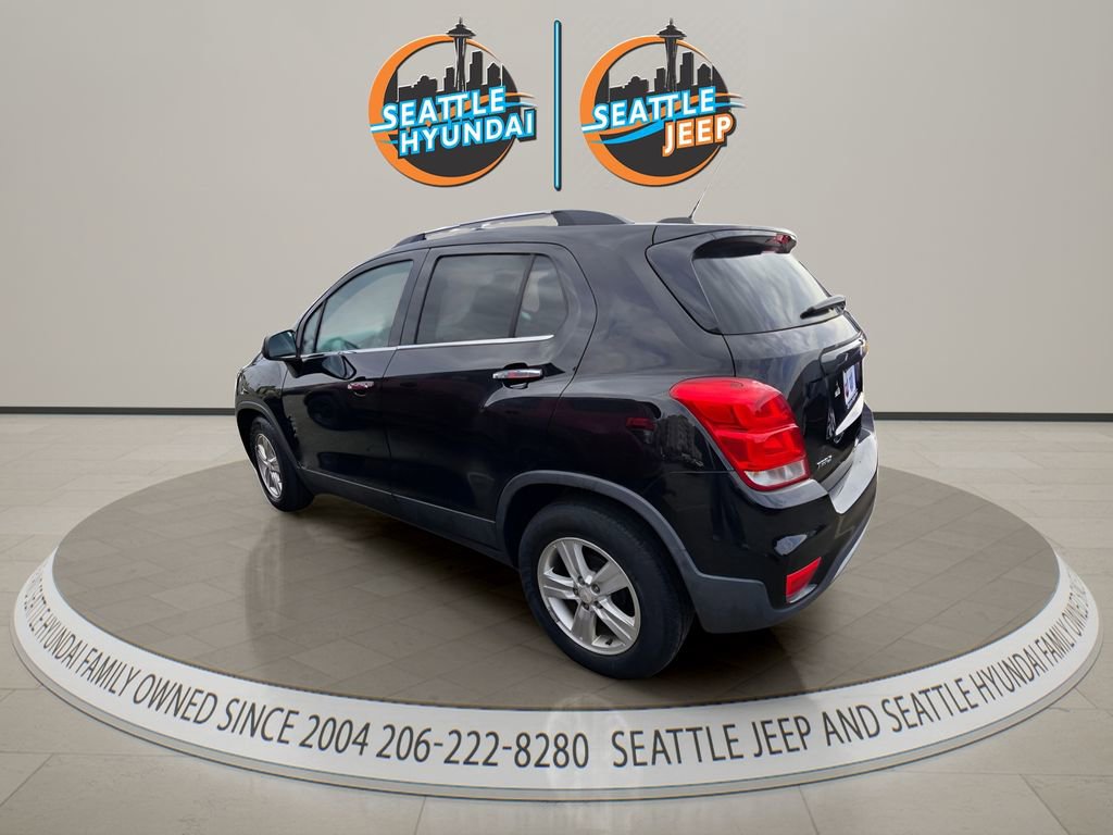 Used 2020 Chevrolet Trax LT w/ LT Convenience Package FWD image 2