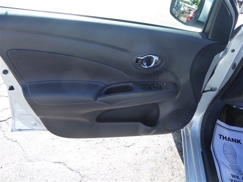 Used 2019 Nissan Versa SV image 9