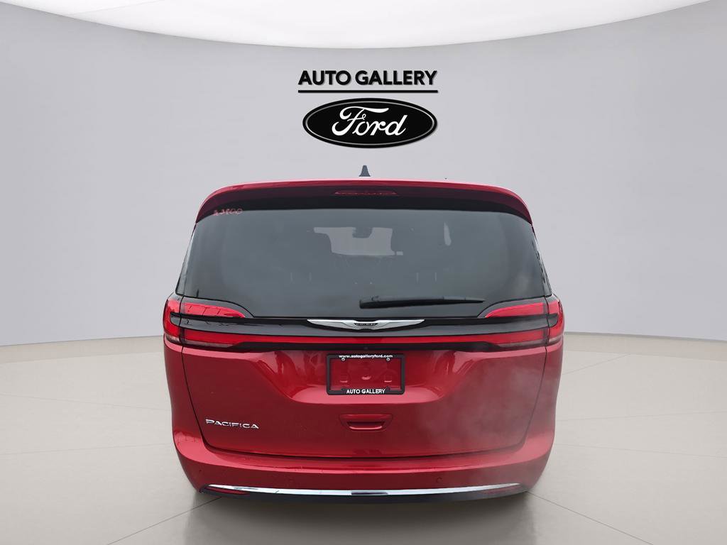 Used 2024 Chrysler Pacifica Touring-L FWD image 6