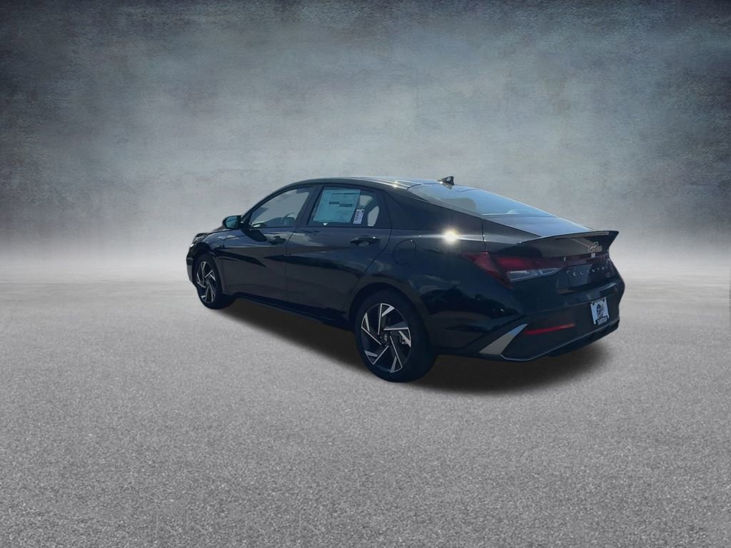 Used 2025 Hyundai Elantra Sport image 17