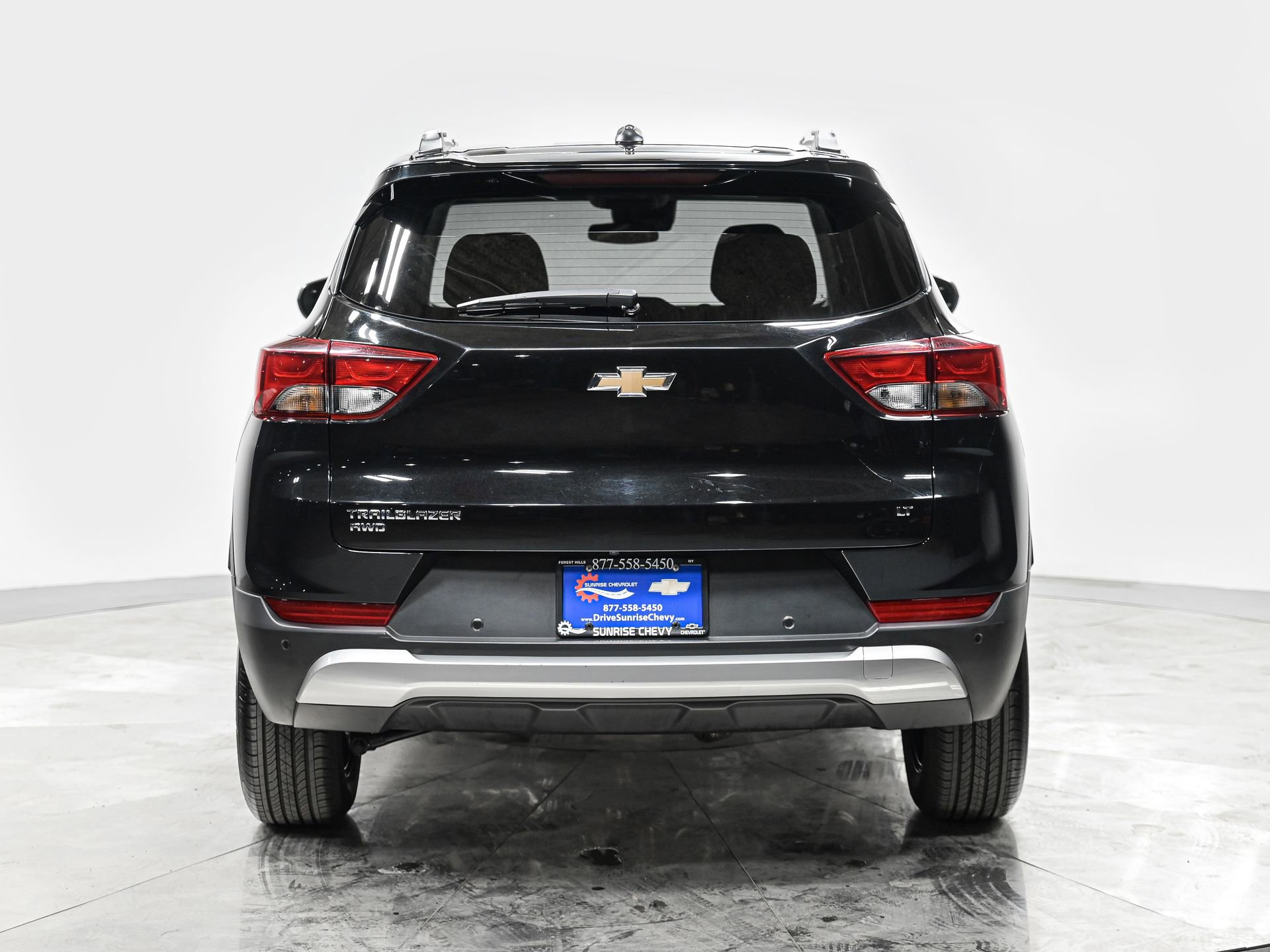 Used 2025 Chevrolet TrailBlazer LT w/ Convenience Package AWD/4WD image 5