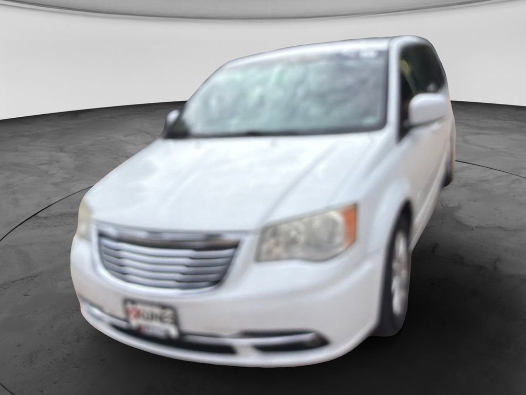 Used 2014 Chrysler Town & Country Touring FWD image 4