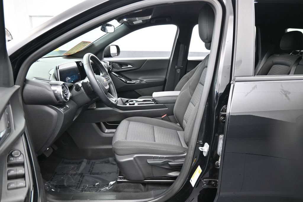 Used 2026 Chevrolet Equinox LT FWD image 11
