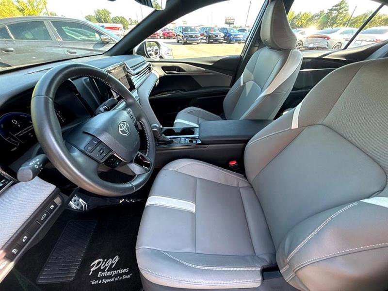 Used 2025 Toyota Camry SE image 31