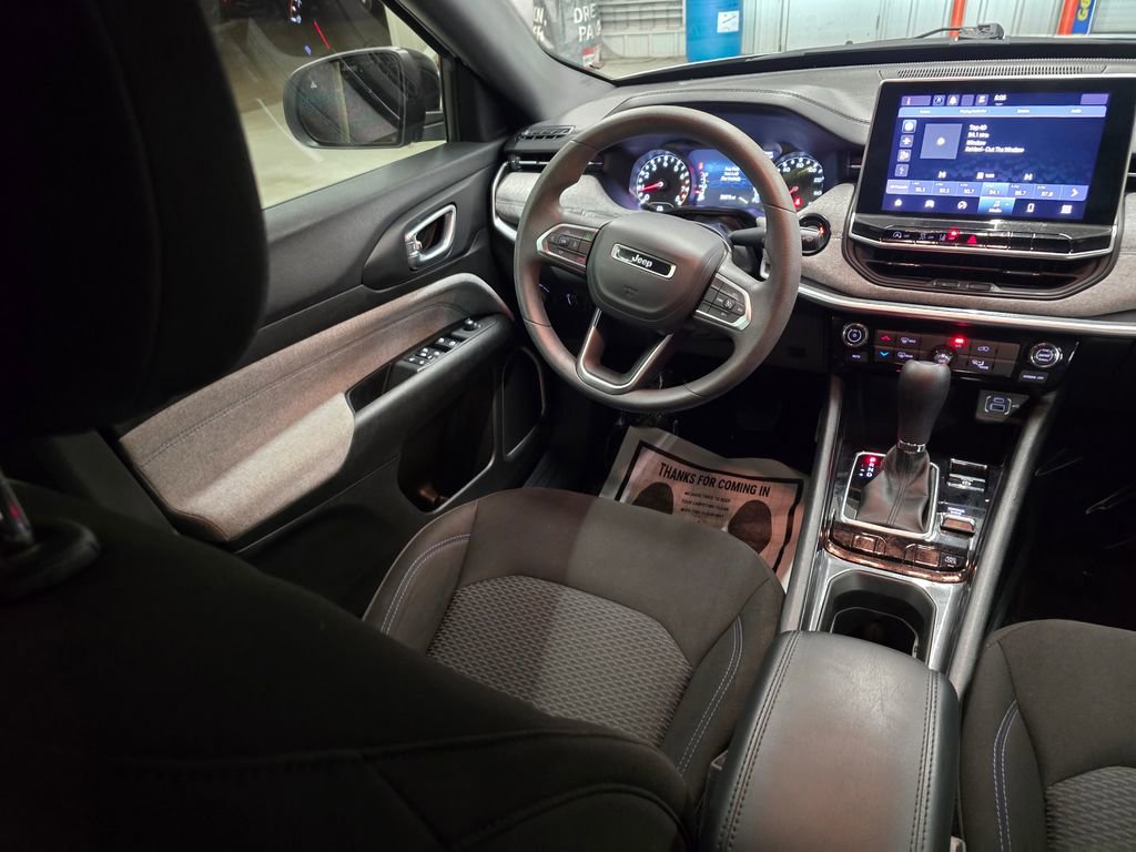 Used 2023 Jeep Compass Sport image 33