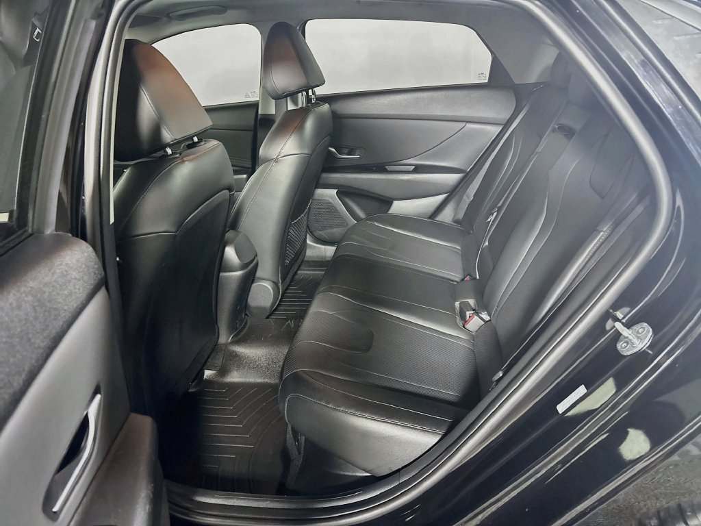 Used 2023 Hyundai Elantra Limited FWD image 21