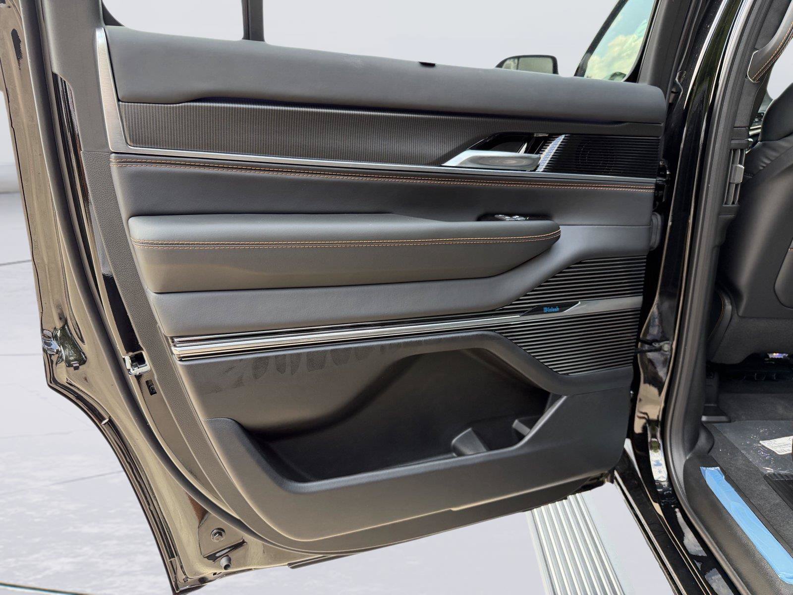 New 2026 Jeep Grand Wagoneer Summit AWD/4WD image 16