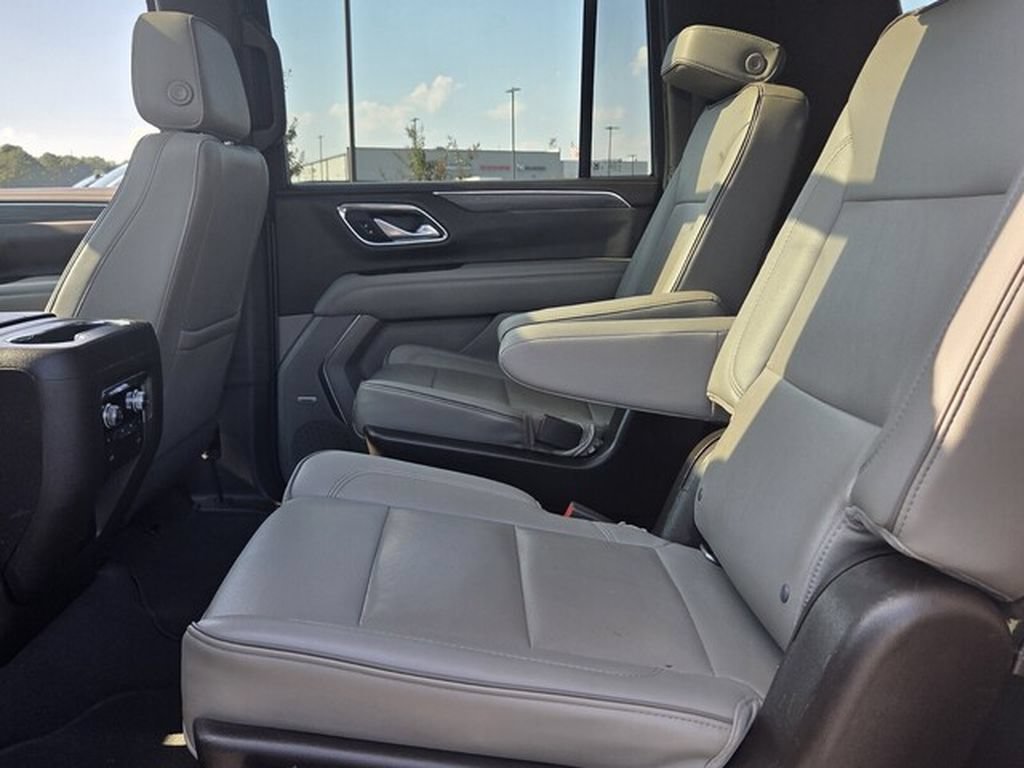 Used 2022 GMC Yukon XL SLT w/ SLT Premium Package RWD image 4