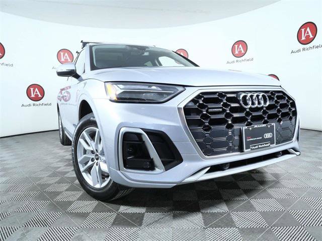 Certified 2023 Audi Q5 2.0T Premium w/ Convenience Package image 2