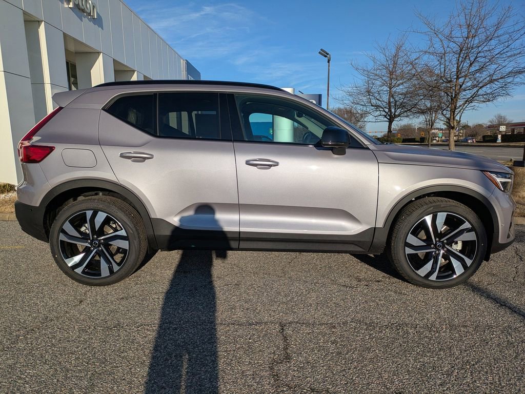 New 2026 Volvo XC40 B5 Plus w/ Climate Package image 3
