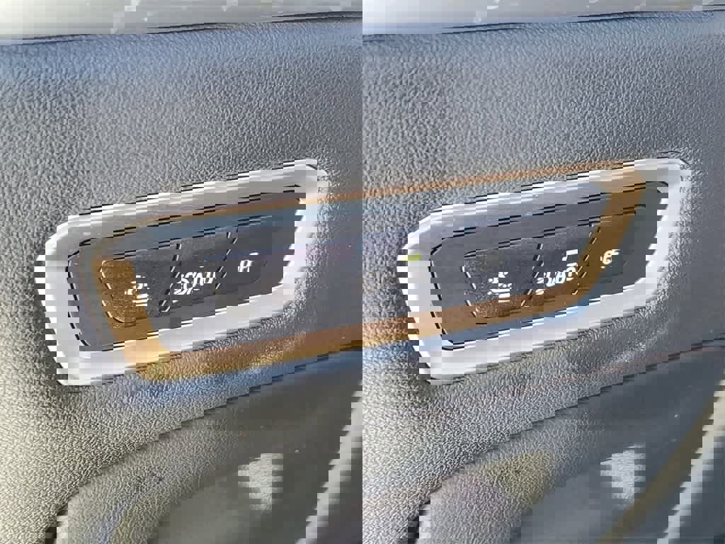 Used 2024 BMW X7 M60i w/ Executive Package image 22