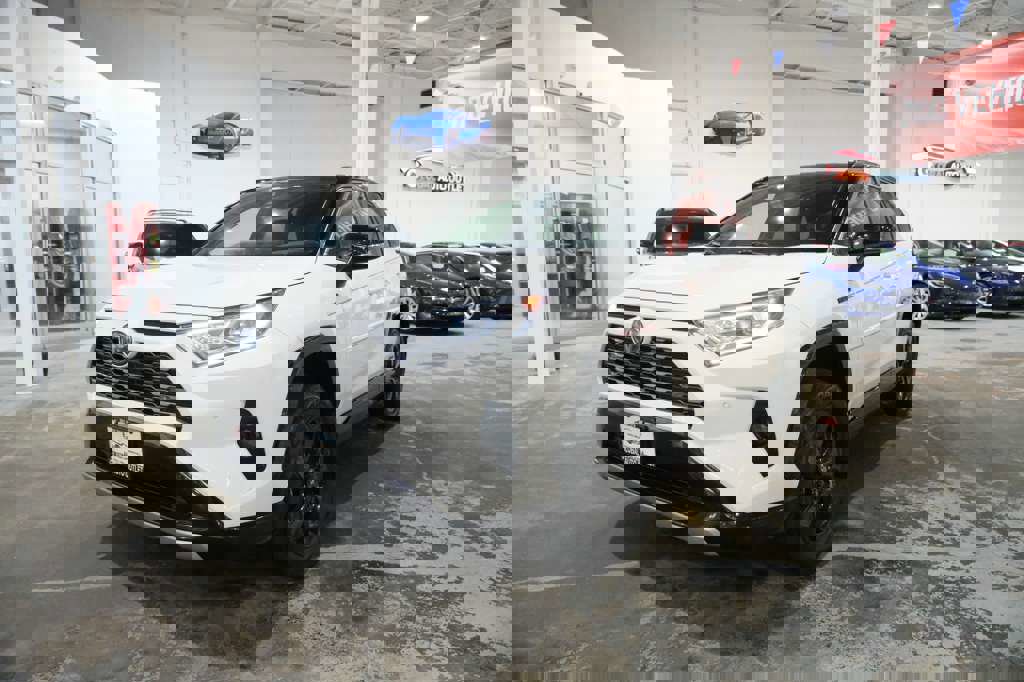 Used 2020 Toyota RAV4 XSE image 4
