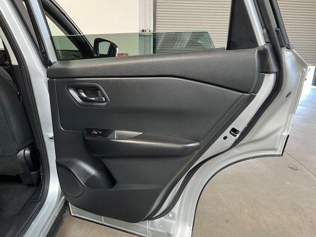Used 2024 Nissan Rogue S AWD/4WD image 15