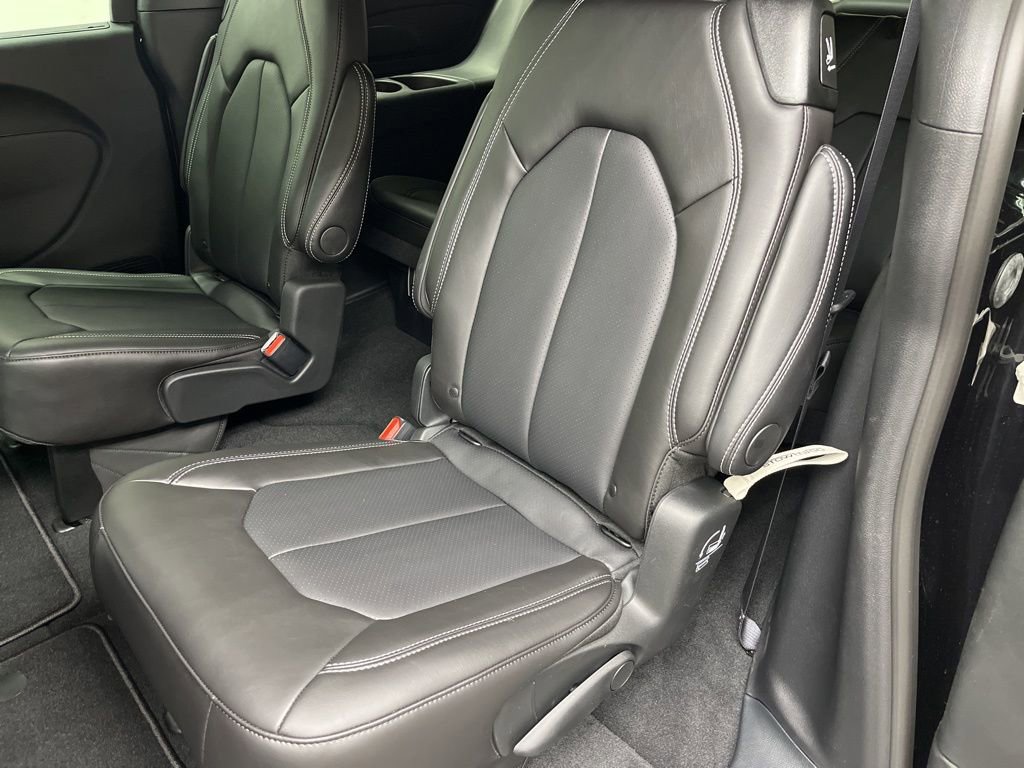 New 2026 Chrysler Pacifica Select image 6