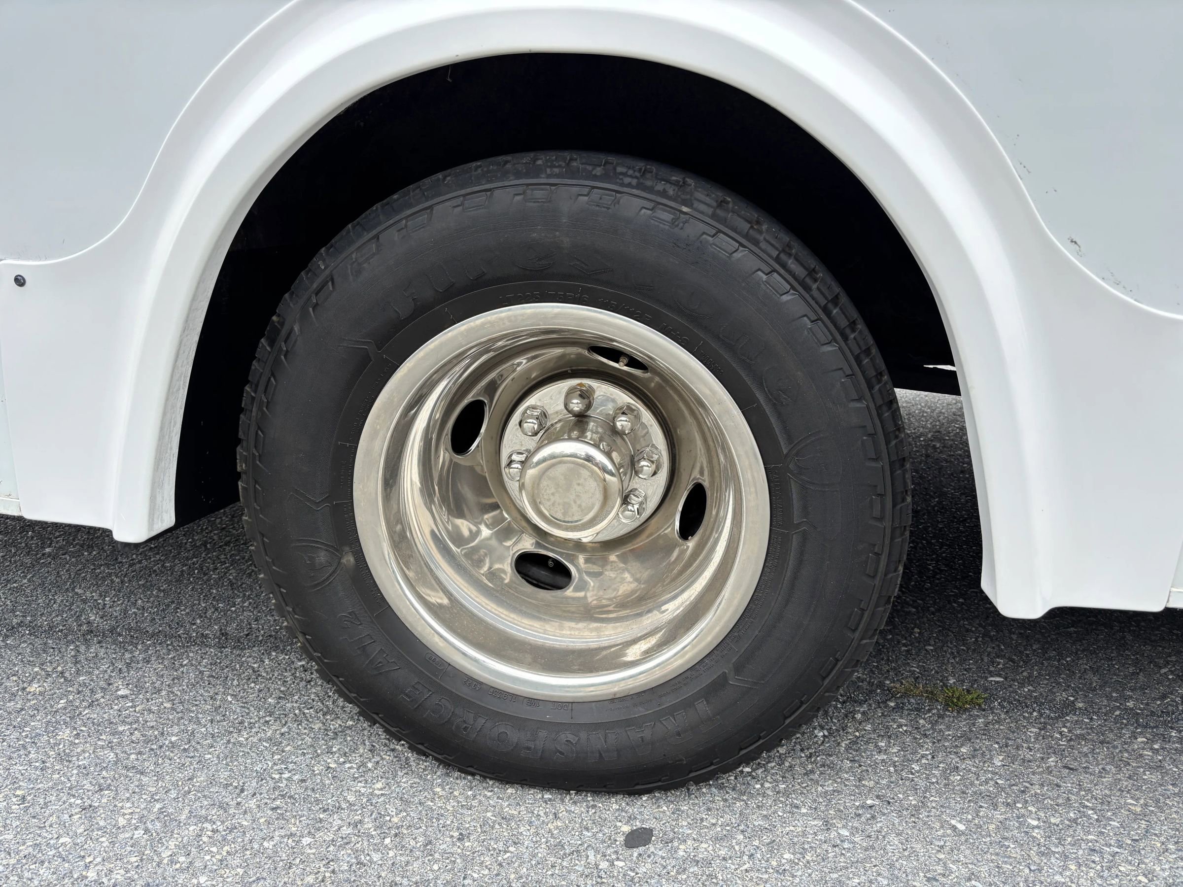 Used 2015 Chevrolet Express 4500 w/ Shuttle Bus Package RWD image 42