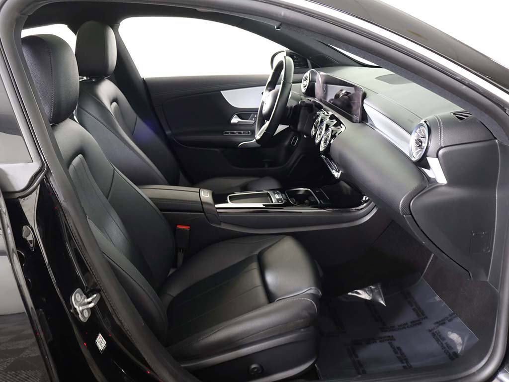 Used 2025 Mercedes-Benz CLA 250 4MATIC image 32