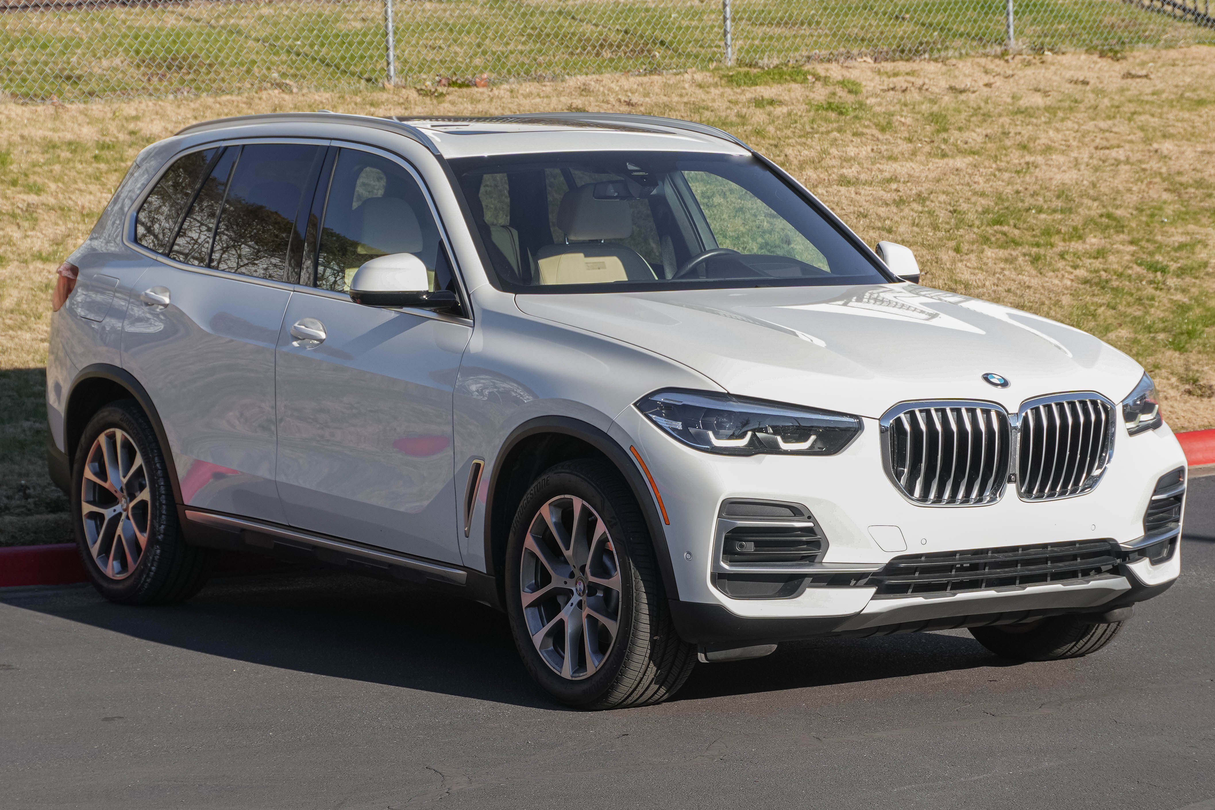 Used 2022 BMW X5 xDrive40i w/ Luxury Seating Package image 2