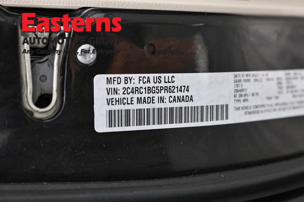 Used 2023 Chrysler Pacifica Touring-L FWD image 37