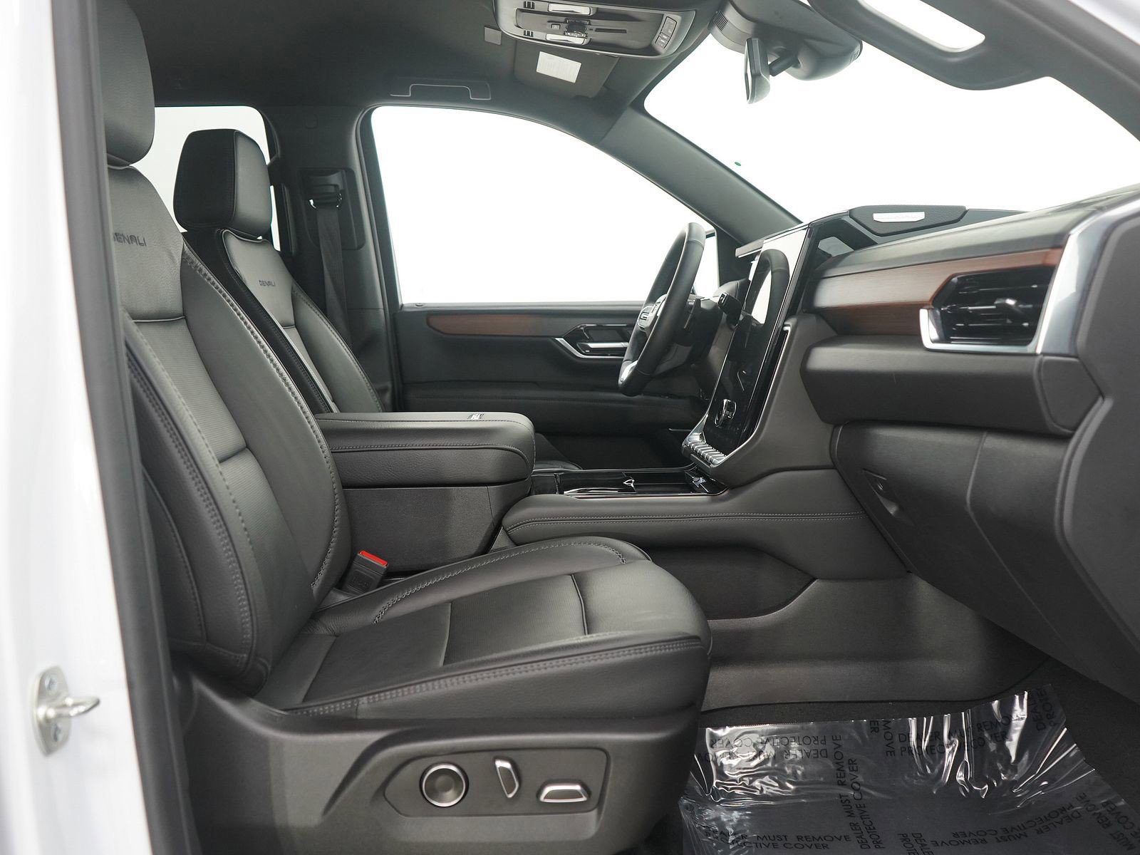 Used 2025 GMC Yukon Denali AWD/4WD image 12