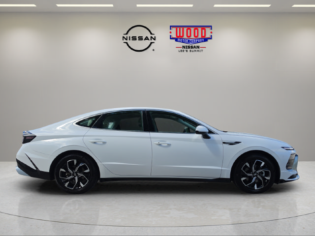 Used 2025 Hyundai Sonata SEL FWD image 2