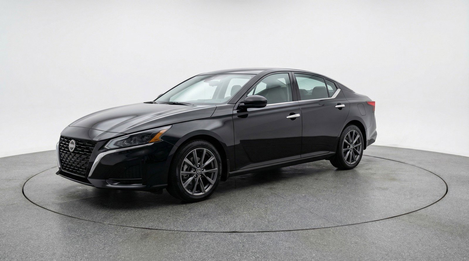 Used 2025 Nissan Altima 2.5 SV image 3