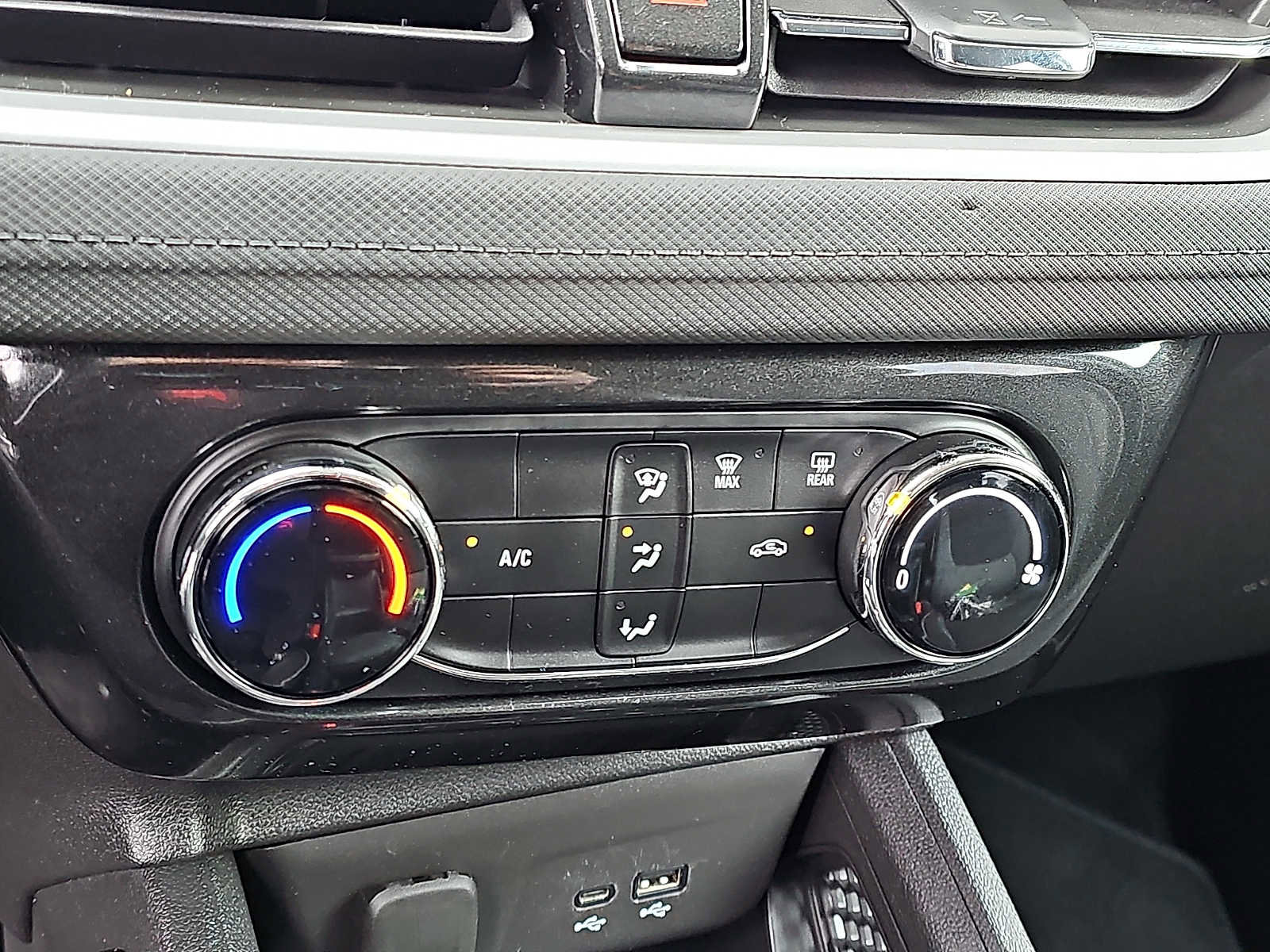 Used 2025 Chevrolet TrailBlazer LT AWD/4WD image 15