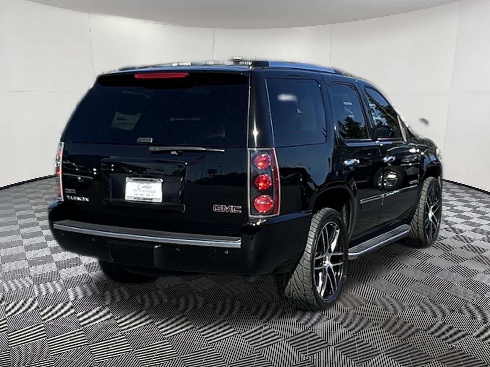 Used 2010 GMC Yukon Denali AWD/4WD image 6