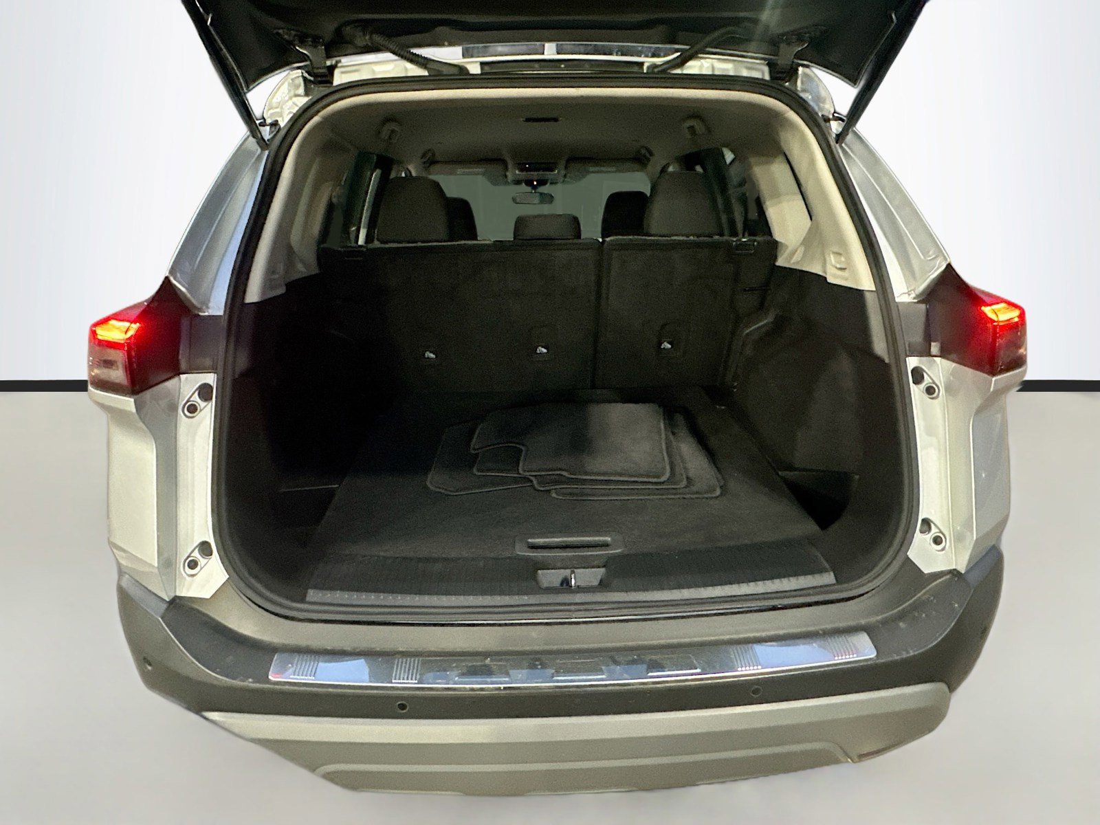 Used 2022 Nissan Rogue SV AWD/4WD image 24