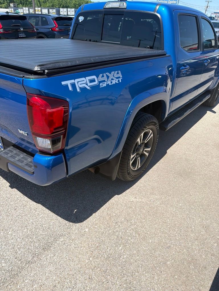 Used 2018 Toyota Tacoma TRD Sport w/ Technology Package AWD/4WD image 6