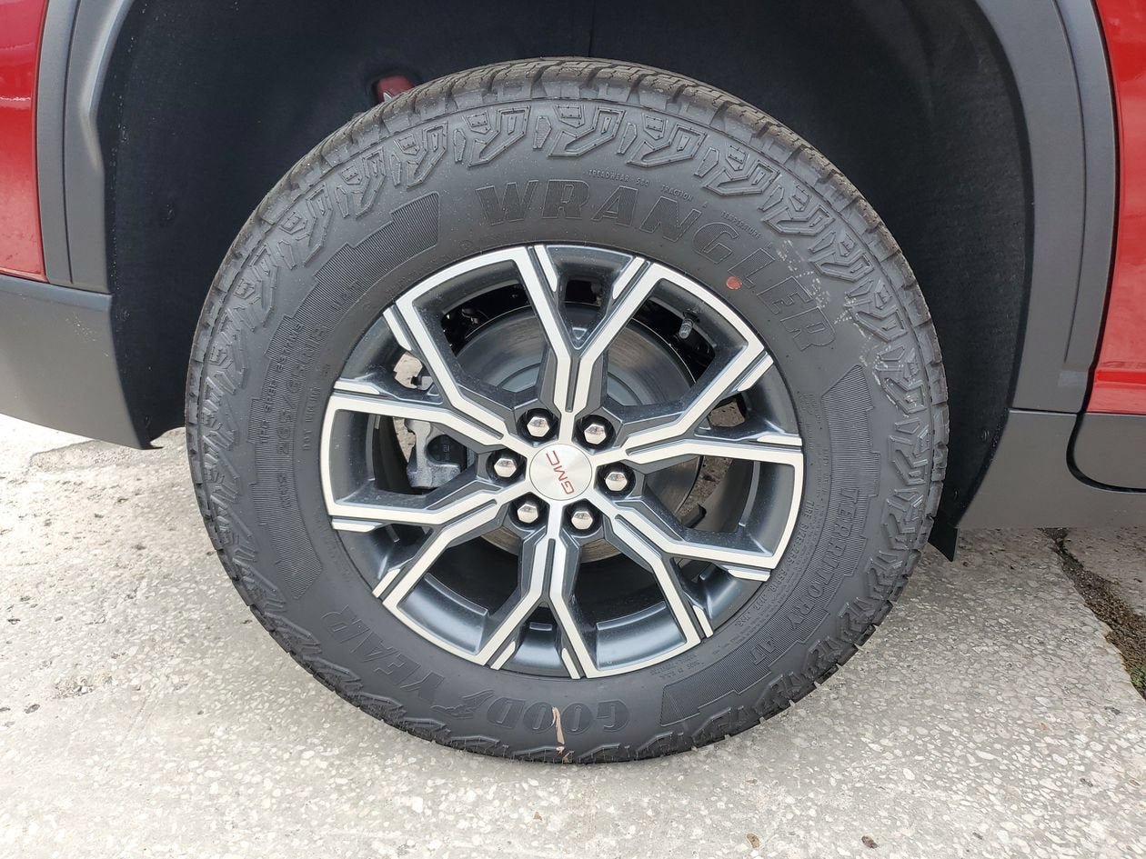 New 2026 GMC Acadia AT4 w/ Luxury Package AWD/4WD image 6