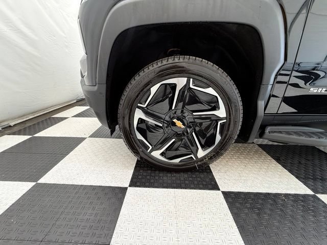 New 2026 Chevrolet Silverado EV LT w/ Premium Package AWD/4WD image 12