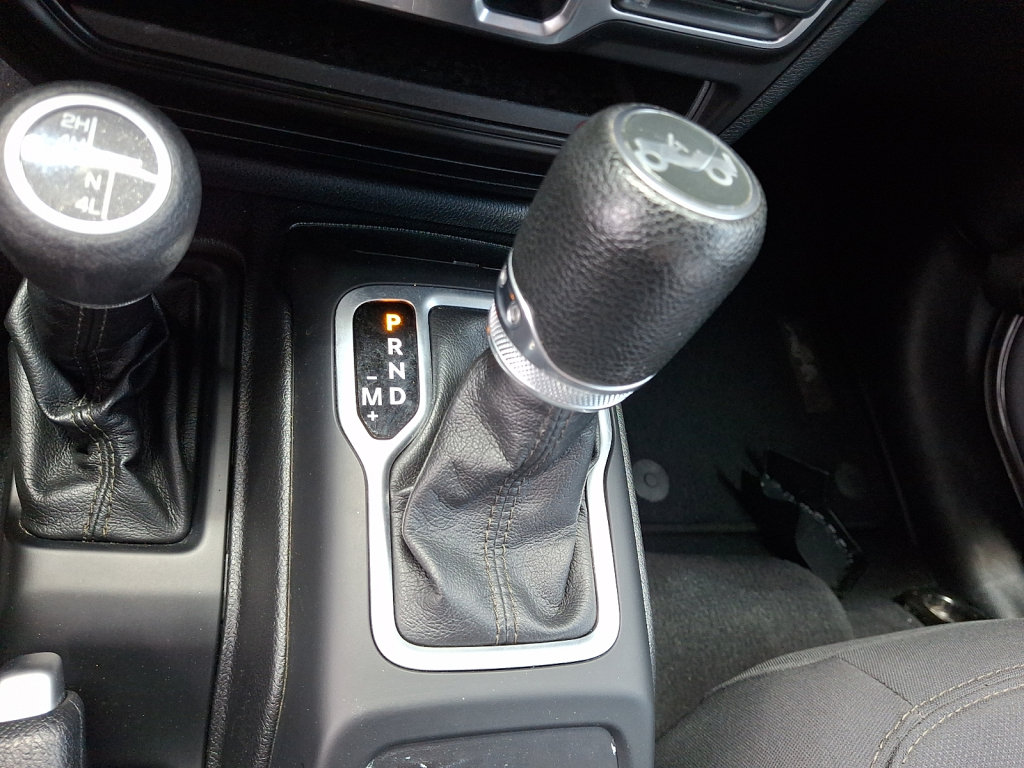 Used 2018 Jeep Wrangler Unlimited Sport S AWD/4WD image 27