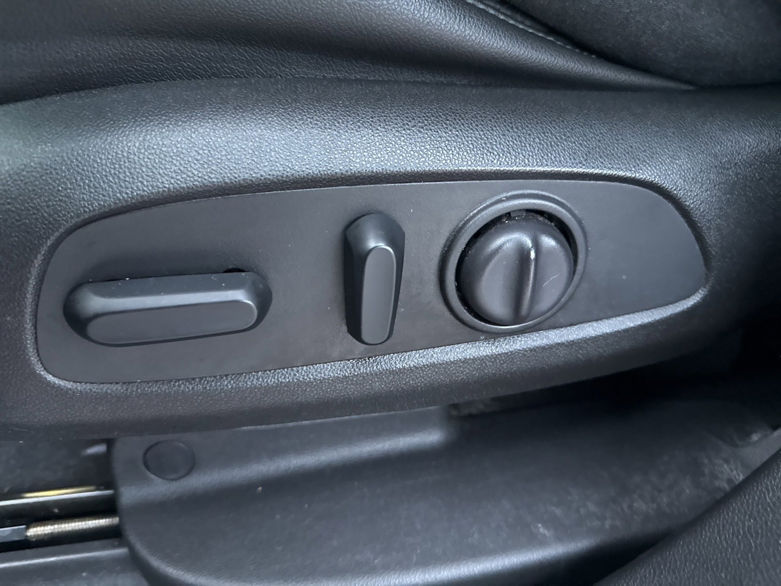 Used 2019 Chevrolet Blazer LT w/ Sun and Wheels Package image 39