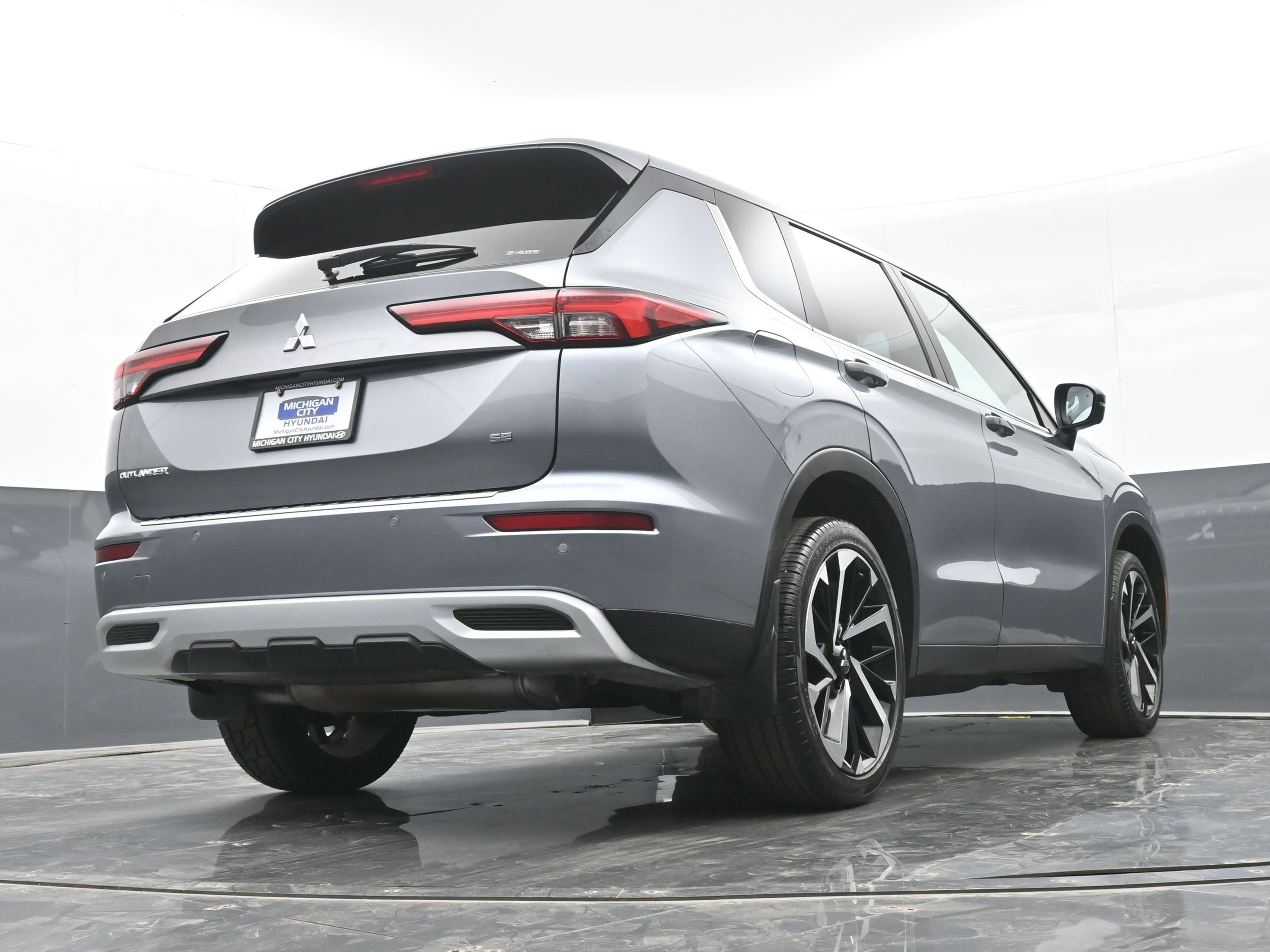 Used 2023 Mitsubishi Outlander SE image 41