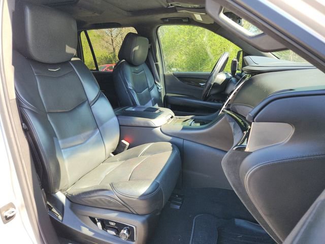 Used 2019 Cadillac Escalade Platinum image 22