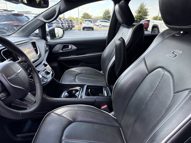 Used 2025 Chrysler Pacifica Limited FWD image 5