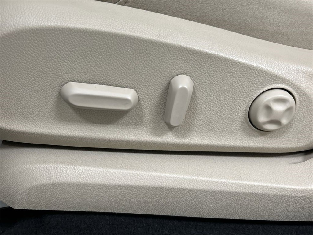 Used 2020 Buick Envision Premium w/ Driver Confidence Package image 12