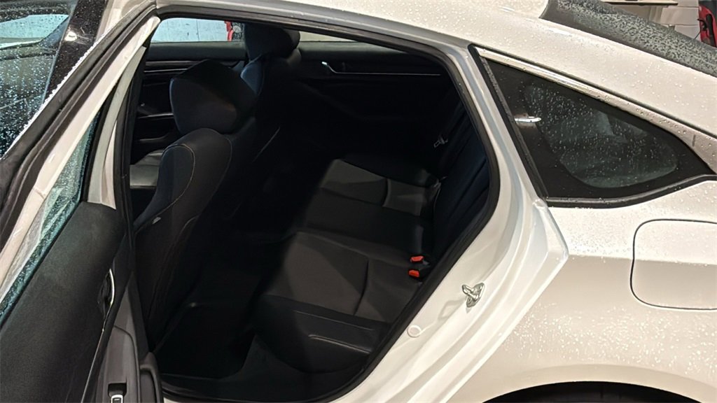 Used 2018 Honda Accord Sport image 18