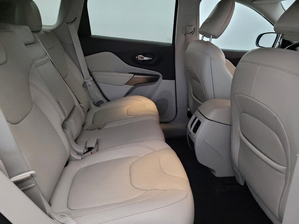 Used 2019 Jeep Cherokee Limited w/ Luxury Group image 19