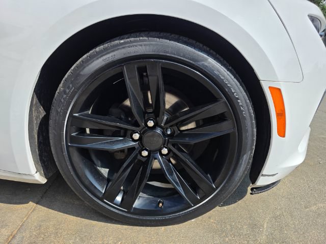 Used 2017 Chevrolet Camaro LT w/ Technology Package RWD image 12