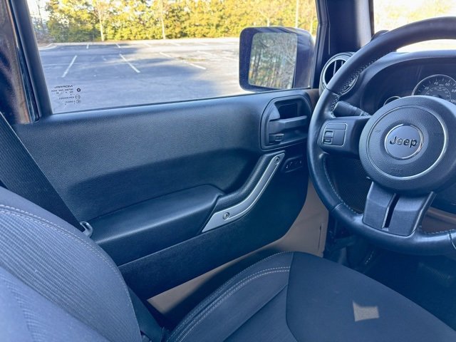 Used 2014 Jeep Wrangler Unlimited Sahara image 22