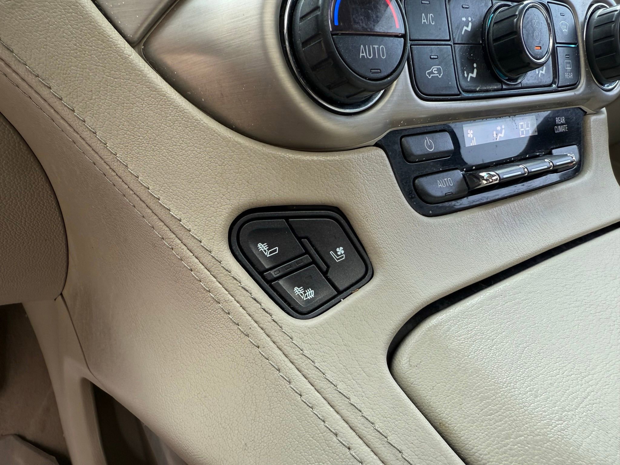 Used 2019 GMC Yukon Denali image 43