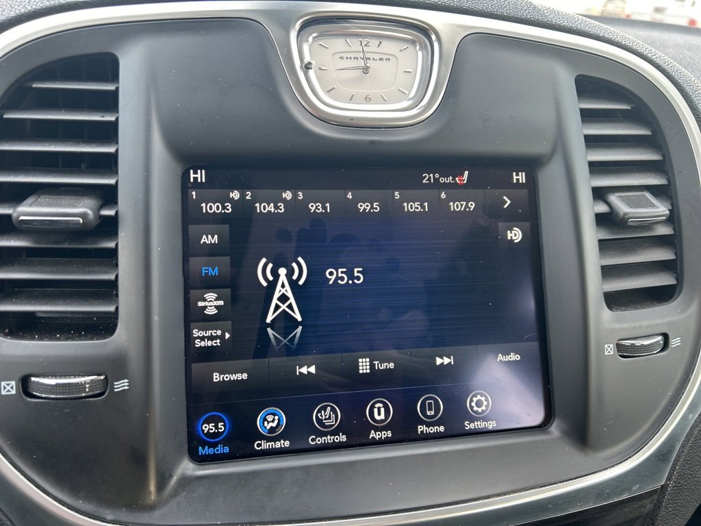 Used 2021 Chrysler 300 Touring L image 26