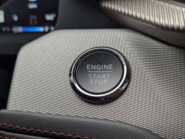 Used 2025 Ford Explorer Active image 29