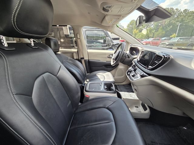 Used 2024 Chrysler Pacifica Touring-L FWD image 9