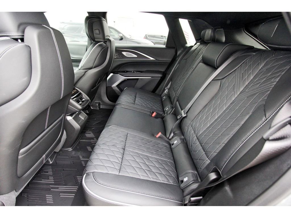 New 2026 Cadillac Lyriq V AWD/4WD image 7