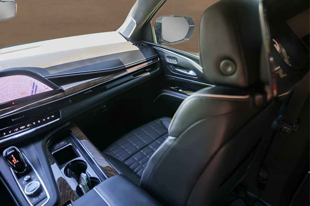 Certified 2023 Cadillac Escalade Premium Luxury Platinum AWD/4WD image 29
